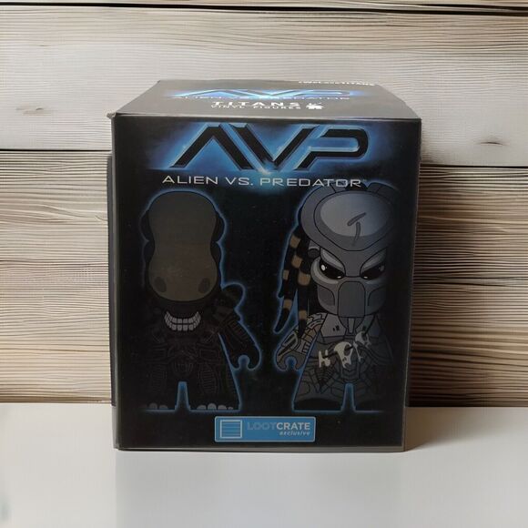 Alien VS. Predator AVP Exclusive TITANS Vinyl Figures Loot Crate New Open Box - Picture 1 of 7